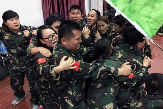 不輕言放棄，是對夢想的執(zhí)著；不輕易服輸，是對成功的渴望！